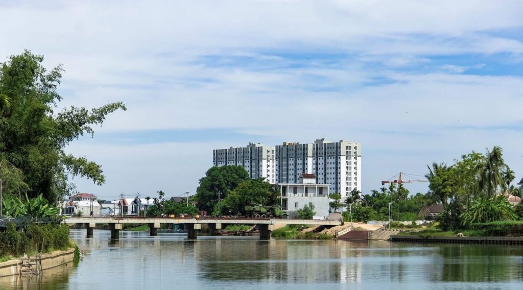 Chung cư xã hội West Sky cạnh sông